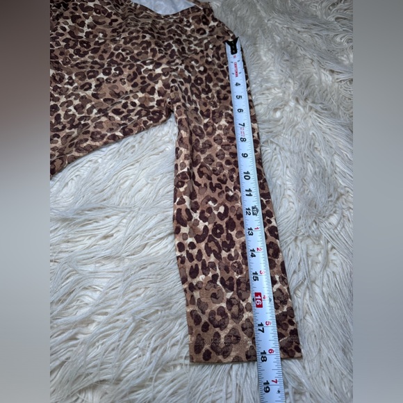 J.McLaughlin Micro Watercolor Cheetah Print Knit Jersey Crew Blouse Size Large - Picture 8 of 9